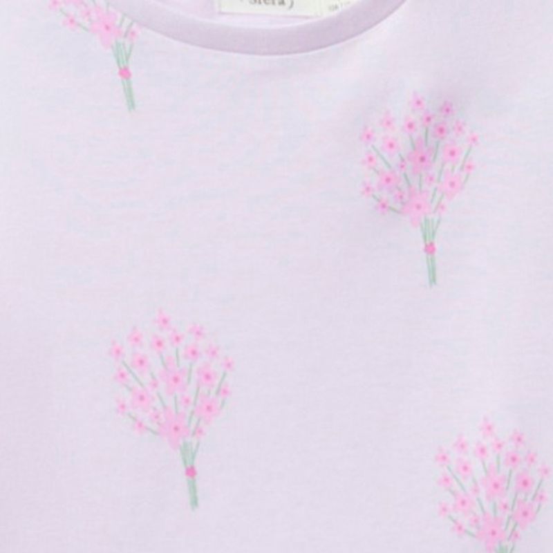 Blusa-morada-con-estampado-de-flores-para-niña-104831948