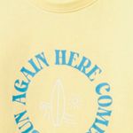 Camiseta-amarilla-con-estampado-para-niño-104834066