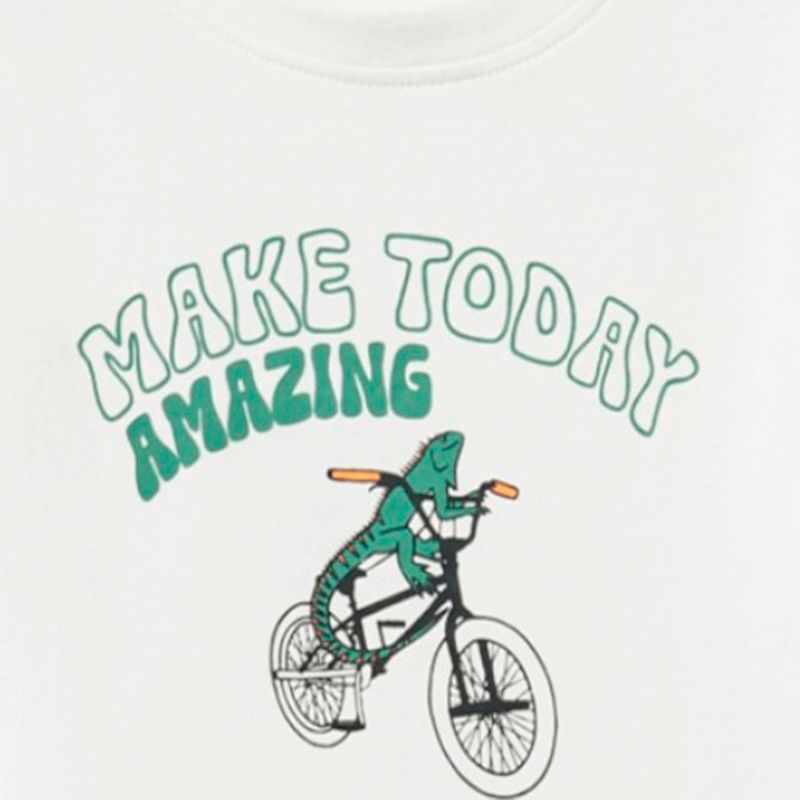 Camiseta-blanca-con-estampado-para-niño-104834073