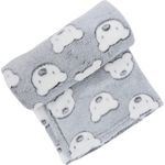 Frazada-gris-con-estampado-para-bebe-niño
