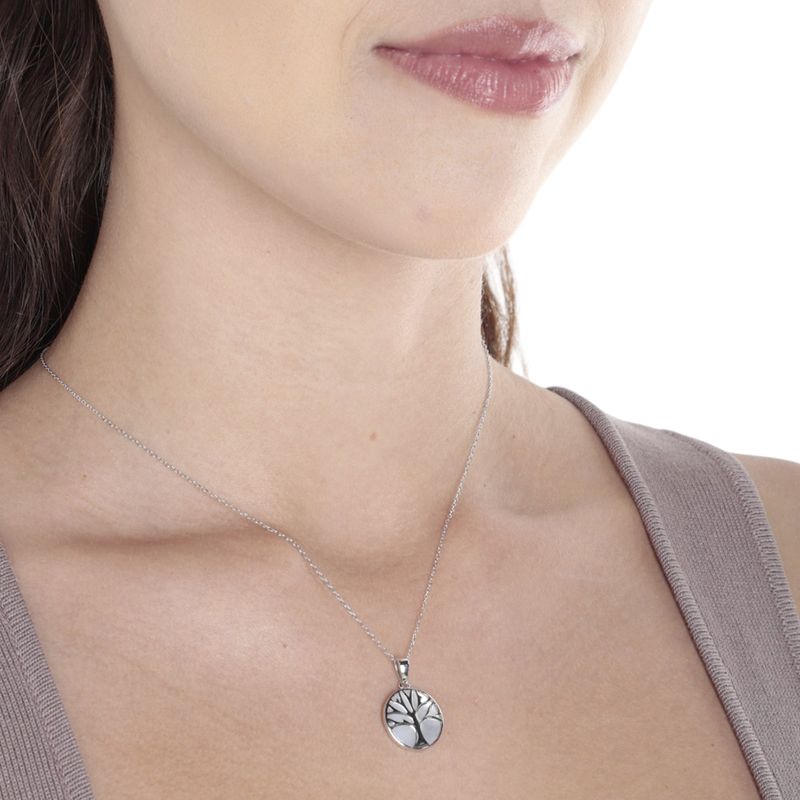 104809771-Cadena-de-plata-con-dije-para-mujer