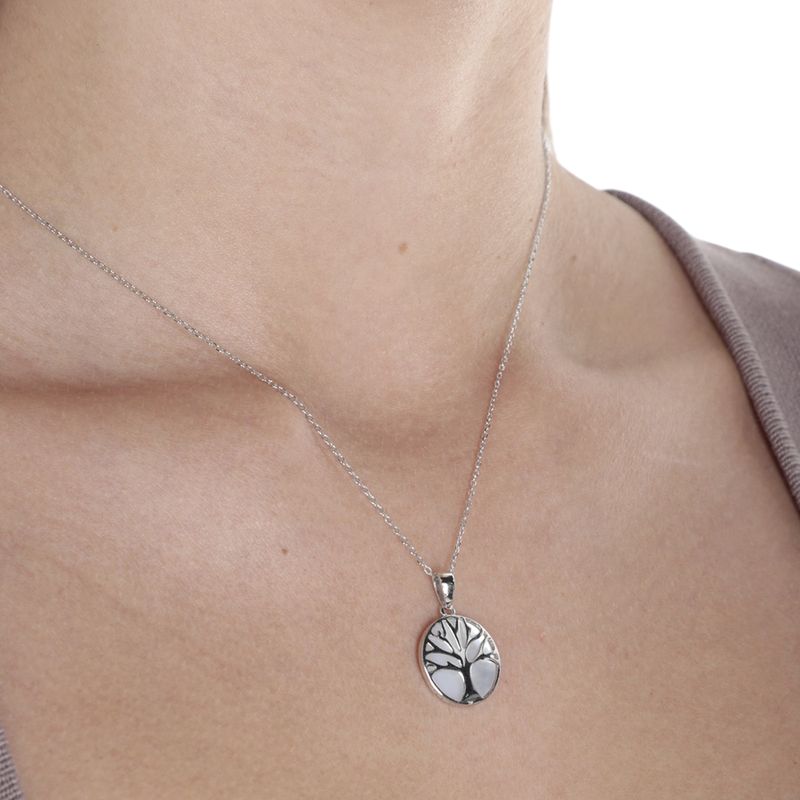 104809771-Cadena-de-plata-con-dije-para-mujer