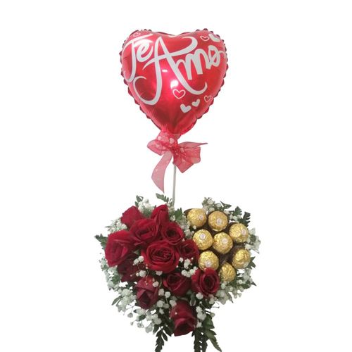 Arreglo floral Corazón De Rosas Y Ferrero