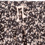 Falda-negra-con-estampado-de-flores-para-niña-104840758