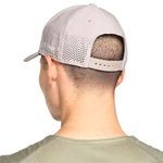 104836633-Gorra-deportiva-Nike-gris-texturizada-con-estampado-para-hombre-