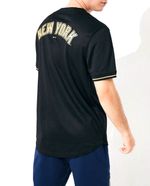 104800249-Camiseta-deportiva-47-negra-estampada-New-York-Yankees-para-hombre