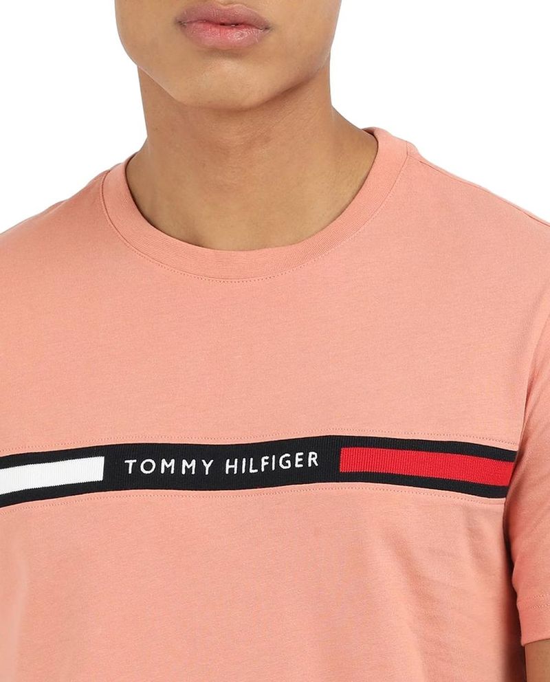 104794077-Camiseta-Tommy-Hilfiger-rosada-estampada-para-hombre