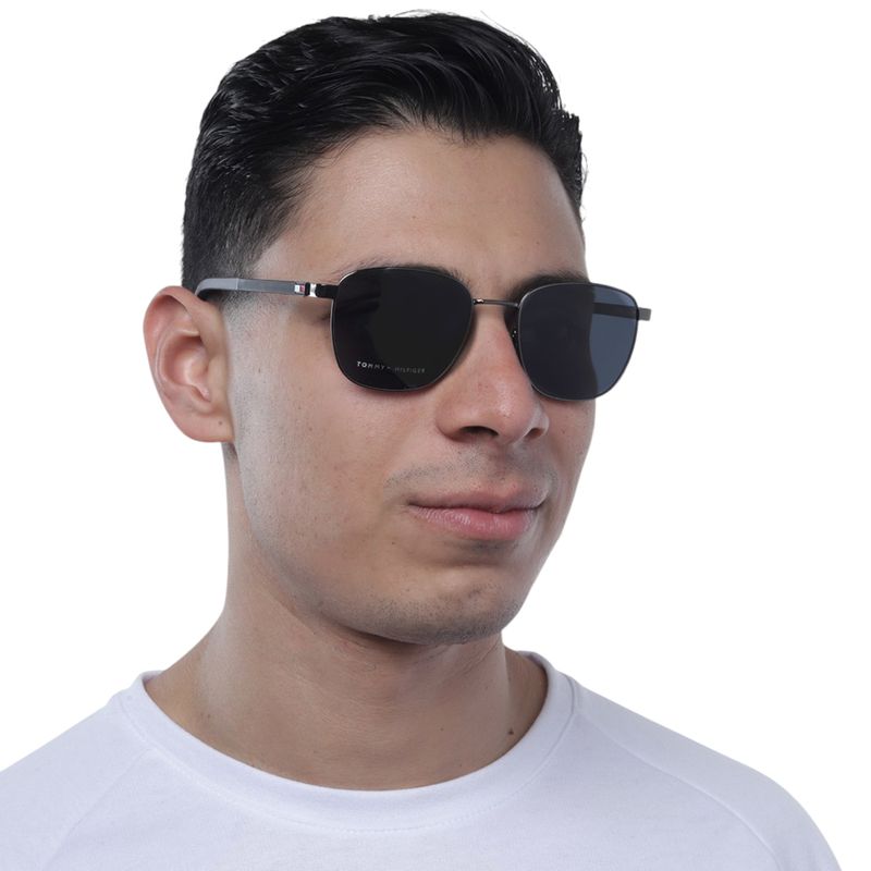 104766414-Lente-de-sol-wayfarer-para-hombre-Tommy-Hilfiger