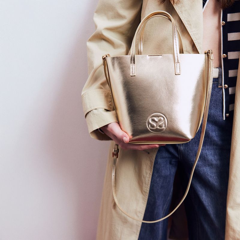 104832675-Cartera-crossbody-Sfera-color-dorado-para-mujer