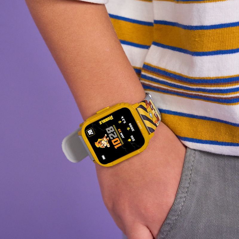 104837001-Reloj-smartwatch-Cubitt-Jr.-Paw-Patrol-Rubble-Yellow-Hero-para-niño