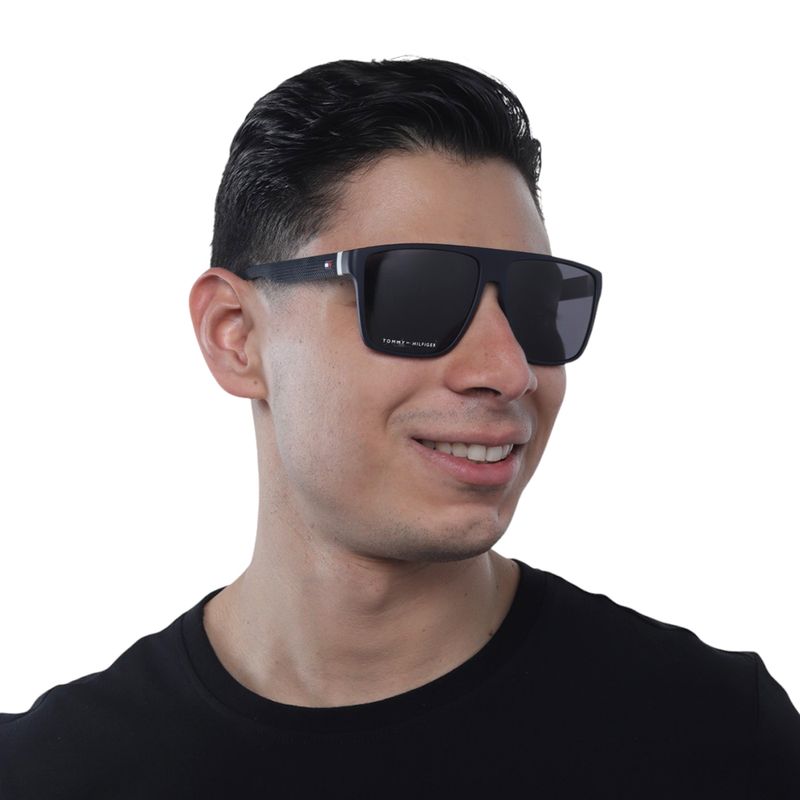104766401-Lentes-de-sol-wayfarer-para-hombre-Tommy-Hilfiger