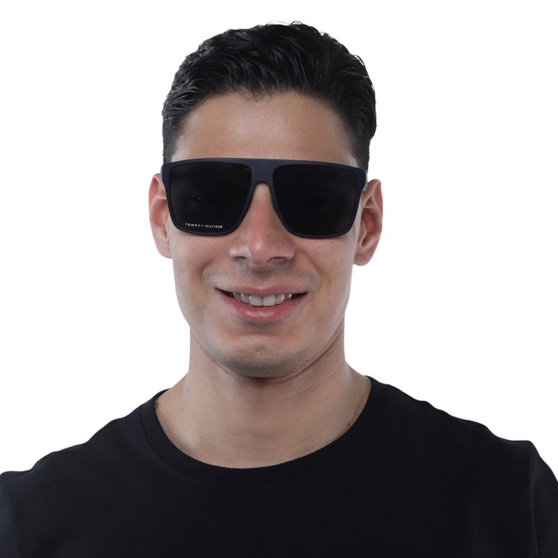 104766401-Lentes-de-sol-wayfarer-para-hombre-Tommy-Hilfiger