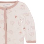 Pijama-rosada-con-estampado-de-corazones-para-bebe-niña-104803130
