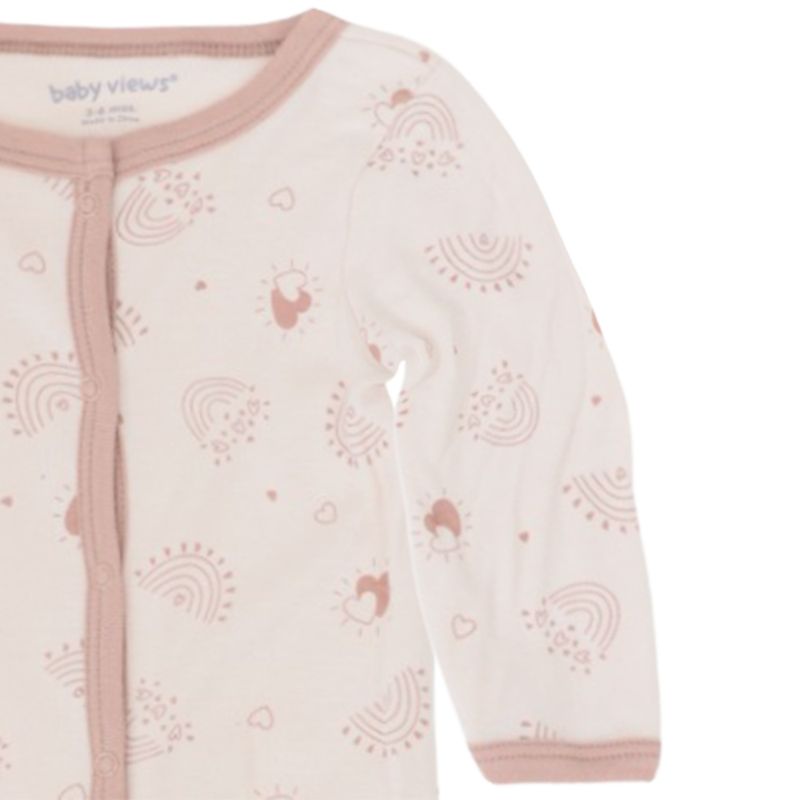 Pijama-rosada-con-estampado-de-corazones-para-bebe-niña-104803130