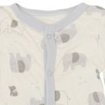 Pijama-beige-con-estampado-de-elefantes-para-bebe-niño-104803134