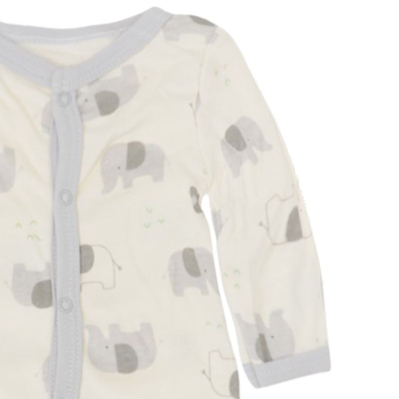 Pijama-beige-con-estampado-de-elefantes-para-bebe-niño-104803134