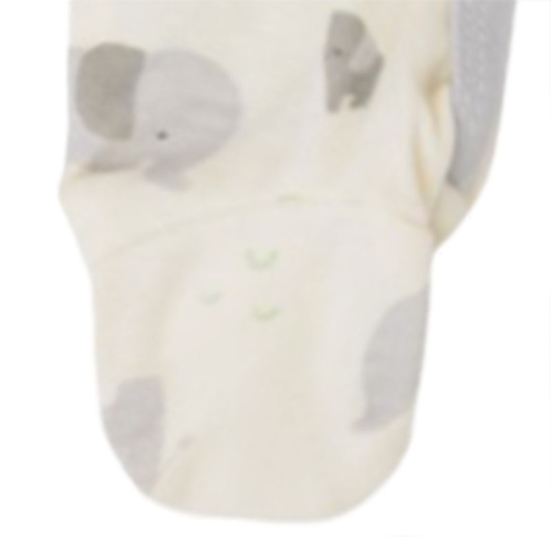 Pijama-beige-con-estampado-de-elefantes-para-bebe-niño-104803134