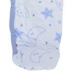 Pijama-celeste-con-estampado-de-estrellas-para-bebe-niño-104803138