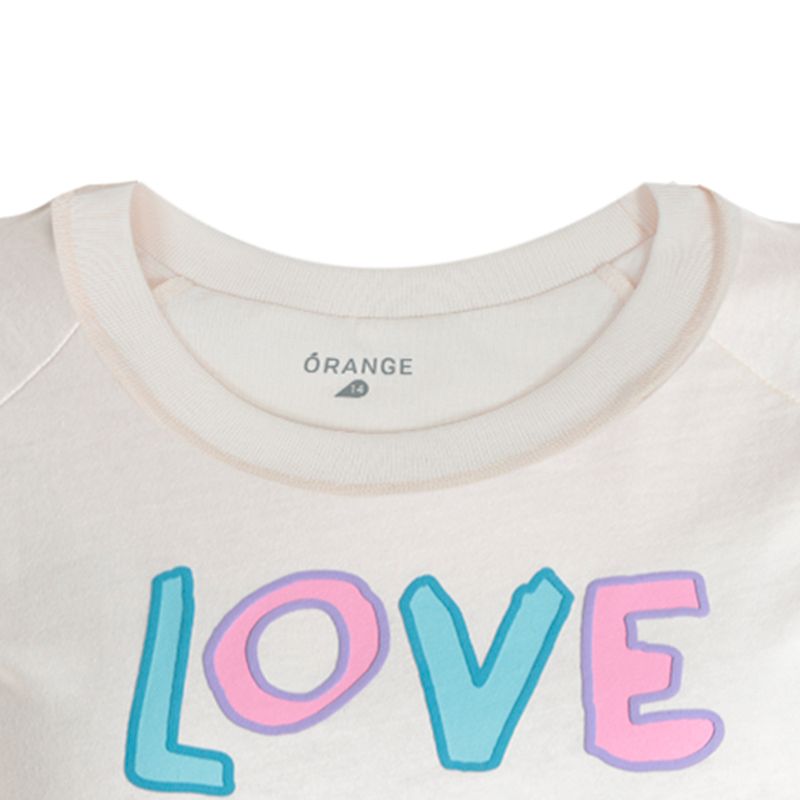 Blusa-beige-con-estampado-para-niña-104793607