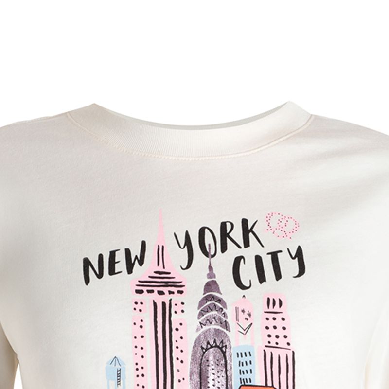 Blusa-beige-con-estampado-para-niña-104793583