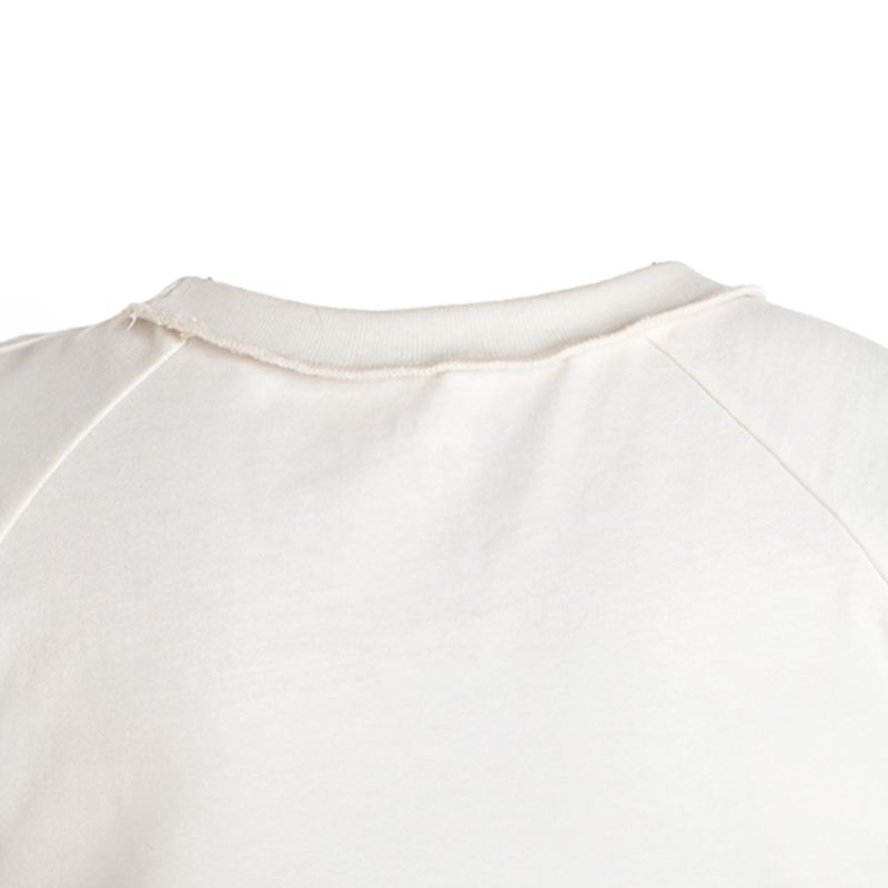 Blusa-beige-con-estampado-para-niña-104793607