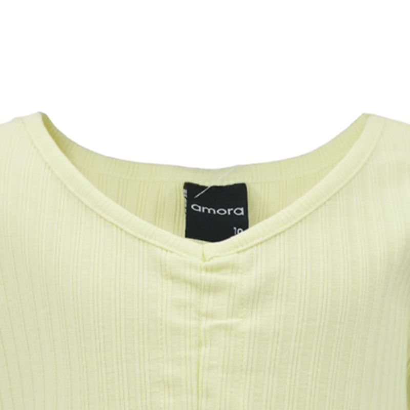 Blusa-amarilla-con-acanalado-para-niña-104785771
