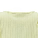 Blusa-amarilla-con-acanalado-para-niña-104785771