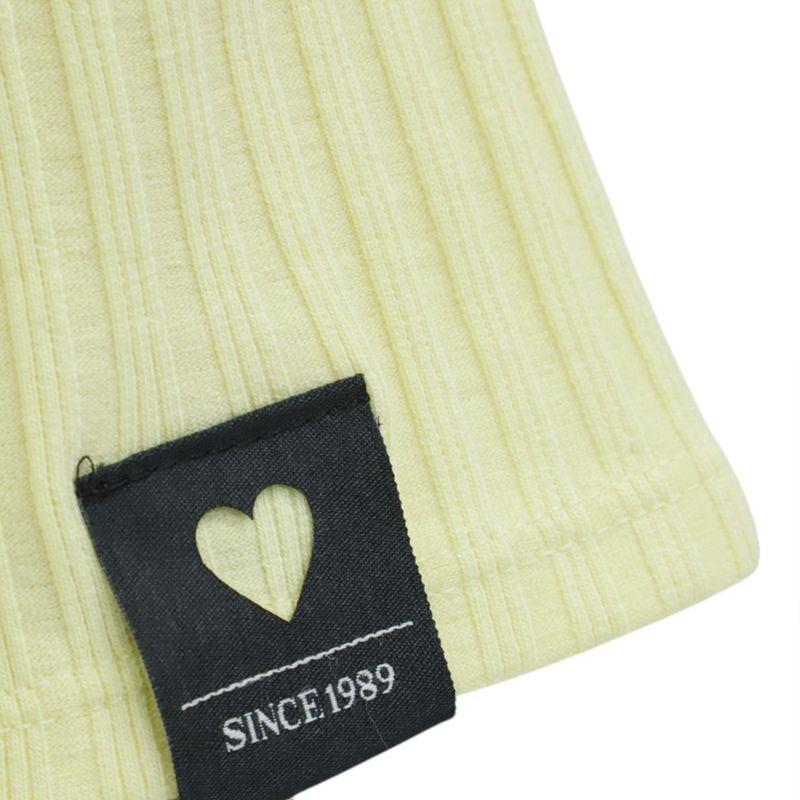 Blusa-amarilla-con-acanalado-para-niña-104785771