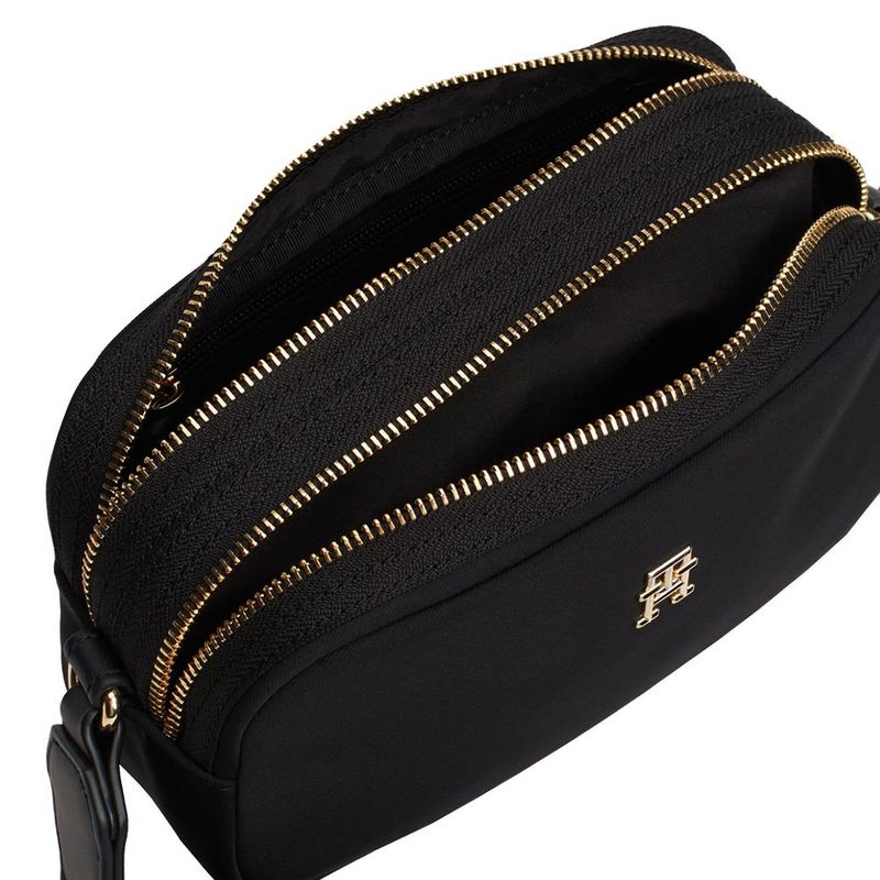 104837492-Cartera-crossbody-Tommy-Hilfiger-negra-para-mujer