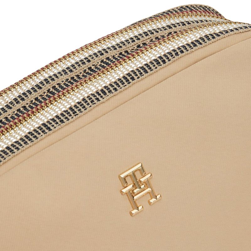 104837489-Cartera-crossbody-Tommy-Hilfiger-beige-para-mujer