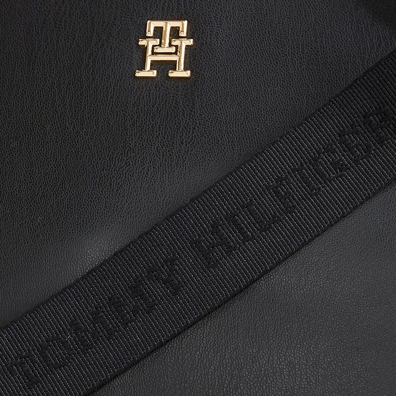 104837496-Cartera-tote-Tommy-Hilfiger-color-negro-para-mujer