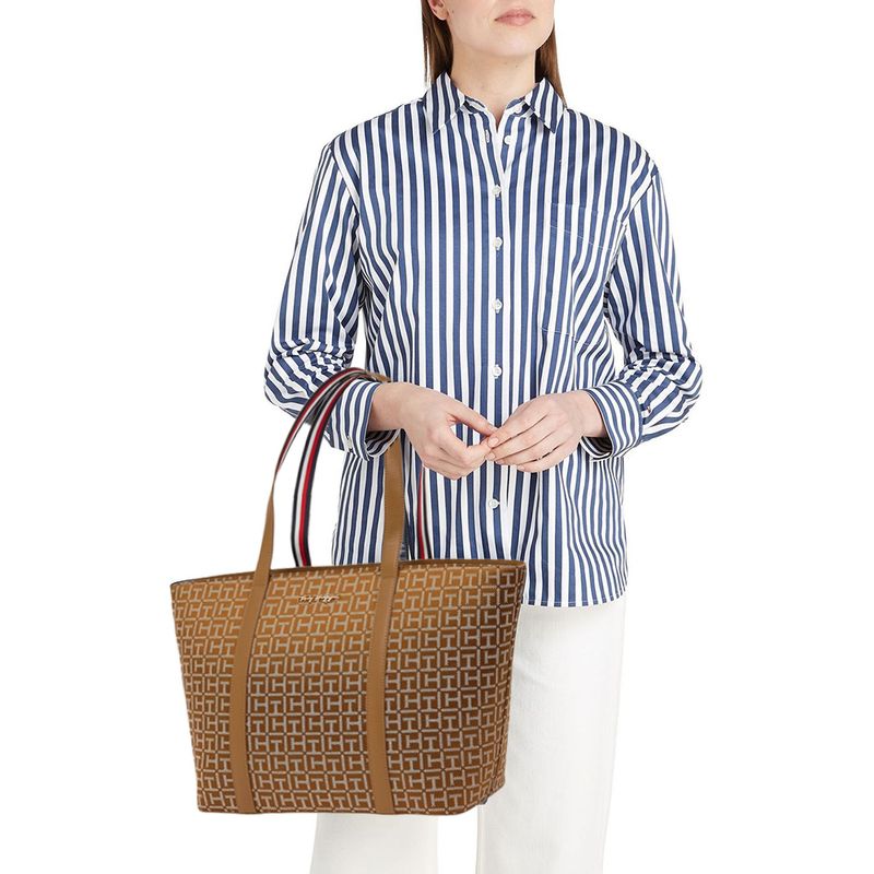 104837503-Cartera-tote-Tommy-Hilfiger-color-khaki-para-mujer