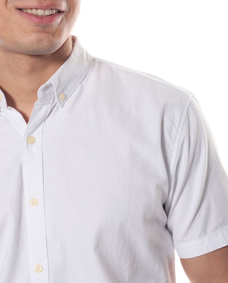 104693888-Camisa-casual-regular-fit-Gents-blanca-solida-para-hombre