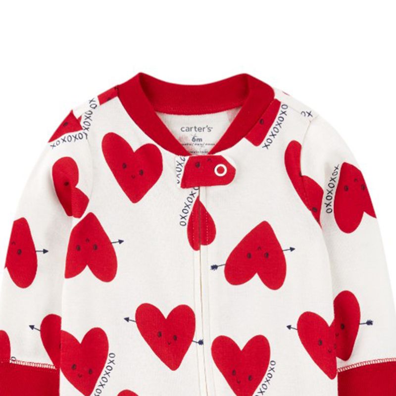 Pijama-bicolor-con-estampado-de-corazones-para-bebe-niña-104846120