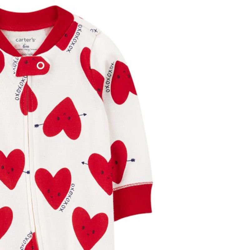 Pijama-bicolor-con-estampado-de-corazones-para-bebe-niña-104846120