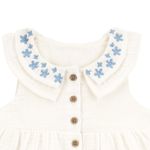 Vestido-blanco-con-bordado-para-bebe-niña-104846320