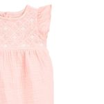 Jumpsuit-rosado-con-bordado-para-bebe-niña-104846321