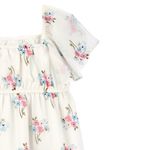 Vestido-blanco-con-estampado-de-flores-para-niña-104846947