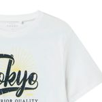 104842447-Camiseta-blanca-con-estampado-para-niño