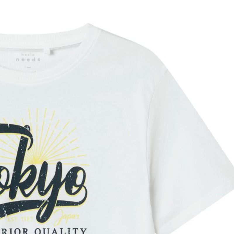104842447-Camiseta-blanca-con-estampado-para-niño