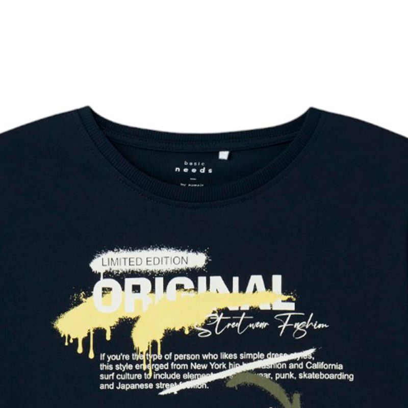 104842452-Camiseta-azul-con-estampado-para-niño