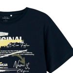 104842452-Camiseta-azul-con-estampado-para-niño