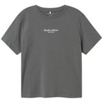 104842472-Camiseta-gris-con-estampado-para-niño