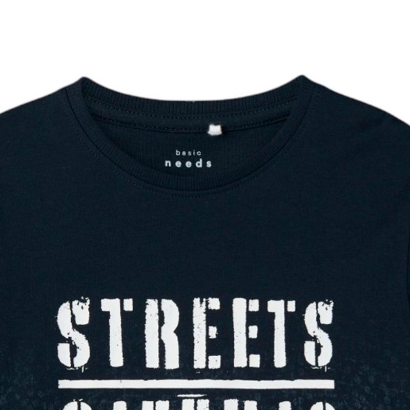 104842496-Camiseta-azul-con-estampado-para-niño