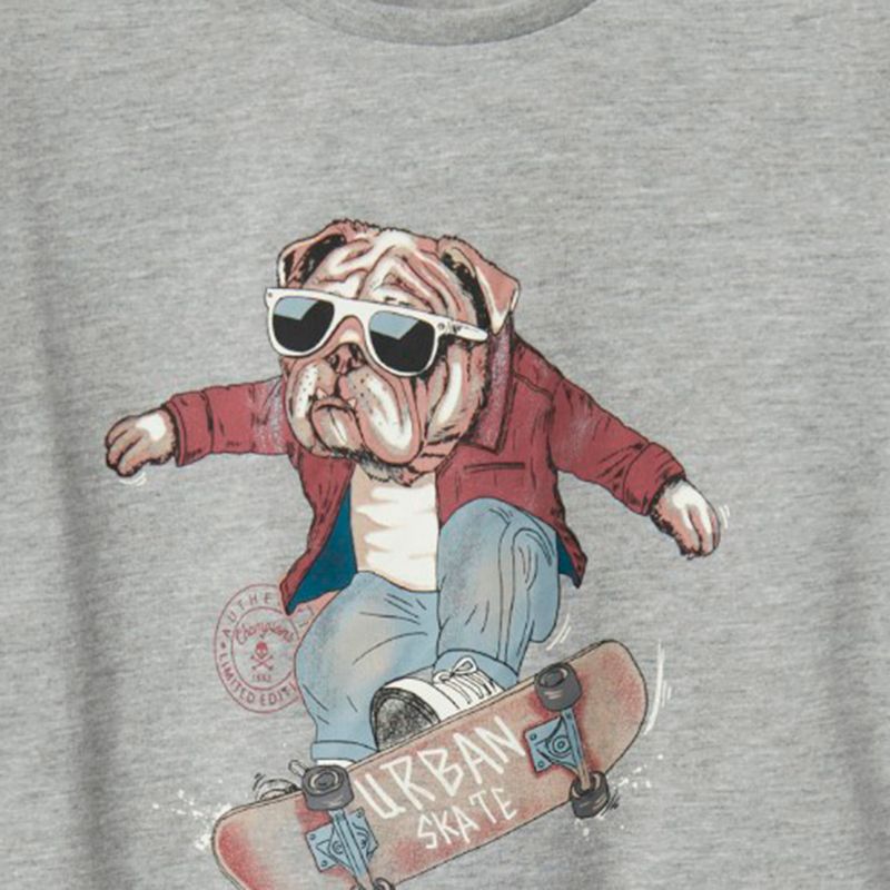 104842552-Camiseta-gris-con-estampado-para-niño