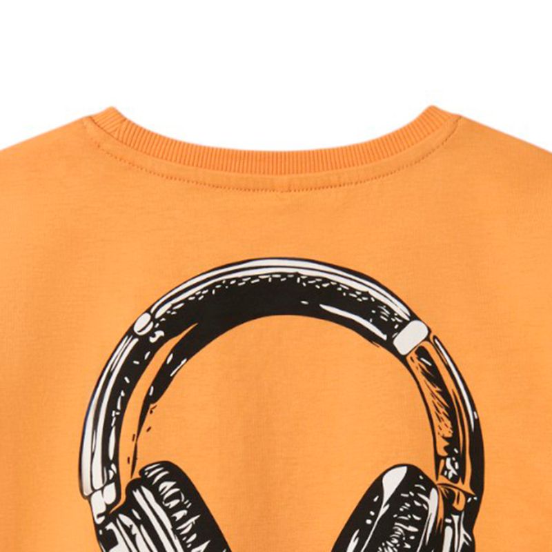 104842584-Camiseta-anaranjada-con-estampado-para-niño