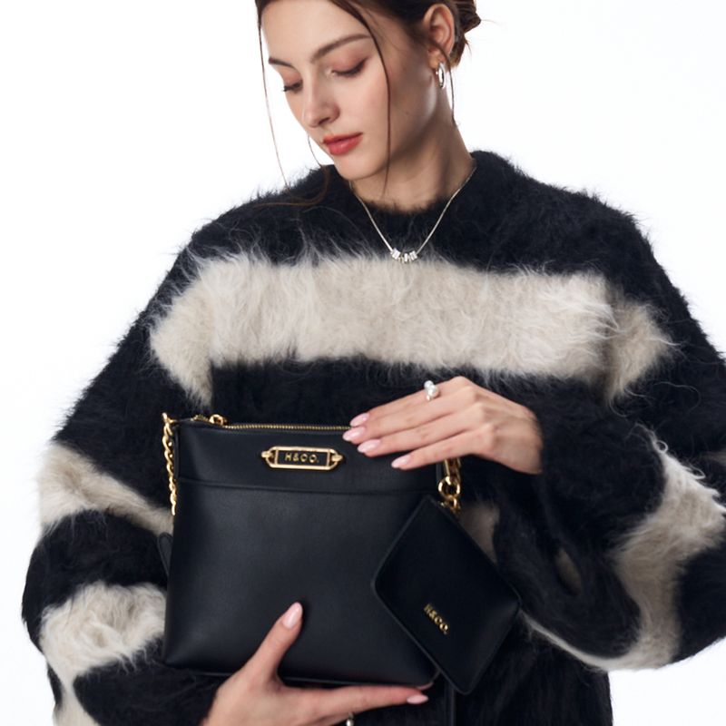 104814530-Cartera-crossbody-H-Co-color-negro-para-mujer