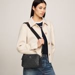 104837484-Cartera-crossbody-Tommy-Hilfiger-color-negro-para-mujer