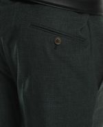 104784845-Pantalon-de-vestir-tailored-fit-Puro-Ego-verde-oscuro-heather-para-hombre