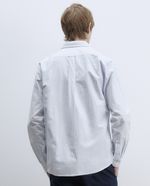 104835376-Camisa-oxford-Sfera-regular-fit-celeste-rayada-para-hombre